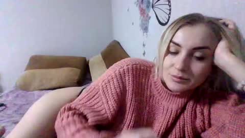 Snapshot of maryyemm chatting on January 4, 4:11 pm maryyemm online show from January 4, 4:11 pm