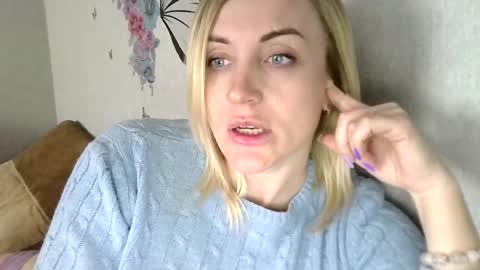 Snapshot of maryyemm chatting on March 8, 2:51 pm maryyemm online show from March 8, 2:51 pm