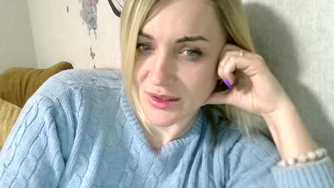 Snapshot of maryyemm chatting on March 8, 7:20 pm maryyemm online show from March 8, 7:20 pm