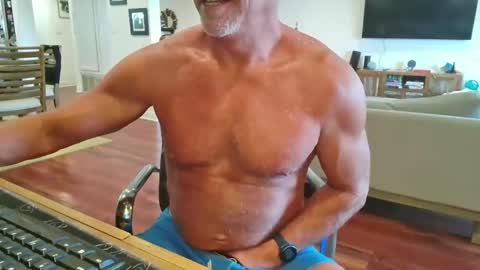 Snapshot of mascmuscle49 chatting on April 7, 7:03 pm mascmuscle49 online show from April 7, 7:03 pm