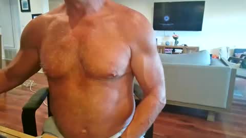 Snapshot of mascmuscle49 chatting on June 1, 1:07 am mascmuscle49 online show from June 1, 1:07 am