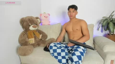 Snapshot of mash_angelo chatting on May 29, 1:20 pm mash_angelo online show from May 29, 1:20 pm