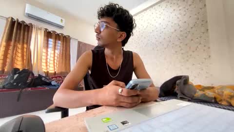 maskboyz2003 online show from November 5, 3:39 am