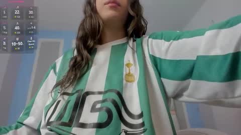 Snapshot of maskedgirl01 chatting on December 17, 7:09 pm Scarlet online show from December 17, 7:09 pm