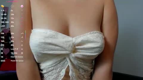 Snapshot of maskedgirl01 chatting on January 5, 5:27 pm Scarlet online show from January 5, 5:27 pm