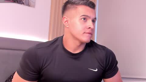 Snapshot of mason_bennet chatting on June 7, 6:33 pm Mason Bennet online show from June 7, 6:33 pm