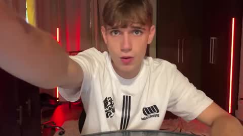 Snapshot of mason_gallagher chatting on March 9, 4:22 pm Mason online show from March 9, 4:22 pm