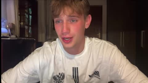 Snapshot of mason_gallagher chatting on March 27, 10:42 pm Mason online show from March 27, 10:42 pm