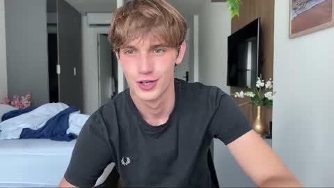 Snapshot of mason_gallagher chatting on June 25, 3:05 pm Mason online show from June 25, 3:05 pm