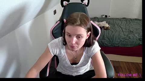 Queeny Kathy  Online at 2030 MEZ Sunday  Wednesday online show from December 8, 7:43 pm