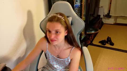 Queeny Kathy  Online at 2030 MEZ Sunday  Wednesday online show from March 27, 7:35 pm