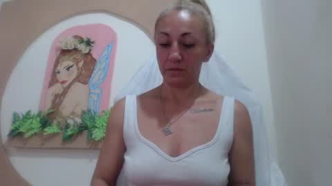 Snapshot of massielferretis chatting on July 8, 10:53 am massiel ferreti online show from July 8, 10:53 am