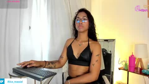 Snapshot of massielhot chatting on July 6, 6:32 pm massielhot online show from July 6, 6:32 pm
