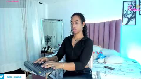 Snapshot of massielhot chatting on July 13, 8:00 pm massielhot online show from July 13, 8:00 pm