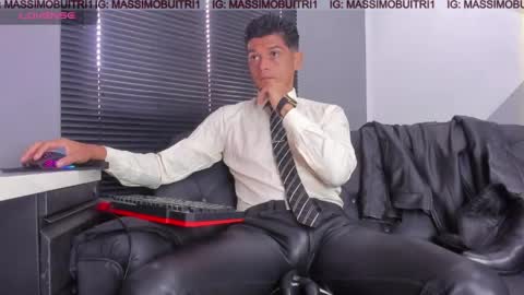 Snapshot of massimo_g chatting on June 2, 1:02 pm I am Massimo online show from June 2, 1:02 pm