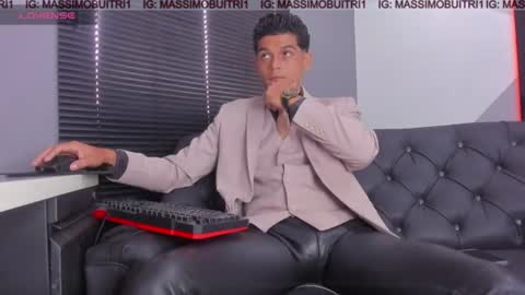 Snapshot of massimo_g chatting on June 19, 2:43 pm I am Massimo online show from June 19, 2:43 pm