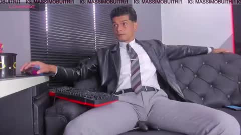 Snapshot of massimo_g chatting on June 23, 1:42 pm I am Massimo online show from June 23, 1:42 pm