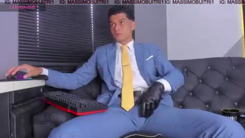 Snapshot of massimo_g chatting on July 24, 12:25 pm I am Massimo online show from July 24, 12:25 pm