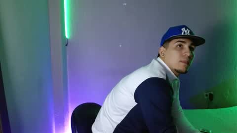 massimo_vidal online show from November 30, 2:37 am