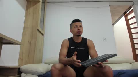 Snapshot of master4pigbitchslv chatting on January 11, 12:50 pm Domi online show from January 11, 12:50 pm