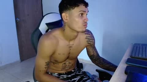 master_black777 online show from April 23, 1:35 pm