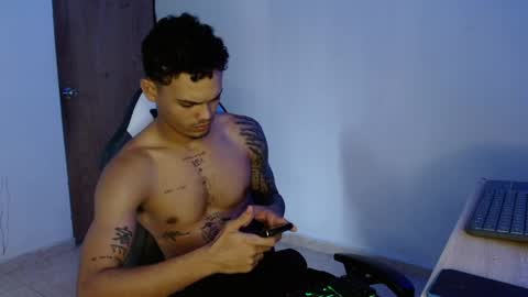 master_black777 online show from May 1, 12:21 pm