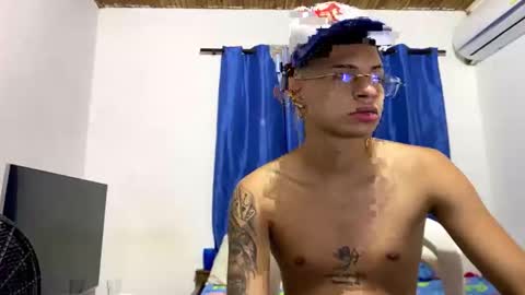 Snapshot of master_boy01 chatting on November 16, 11:21 pm master_boy01 online show from November 16, 11:21 pm