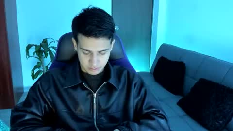 Snapshot of master_boy_1 chatting on November 19, 2:44 am master_boy_1 online show from November 19, 2:44 am