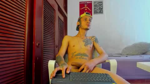 Snapshot of master_chief16xxx chatting on October 29, 2:30 pm nicolas online show from October 29, 2:30 pm