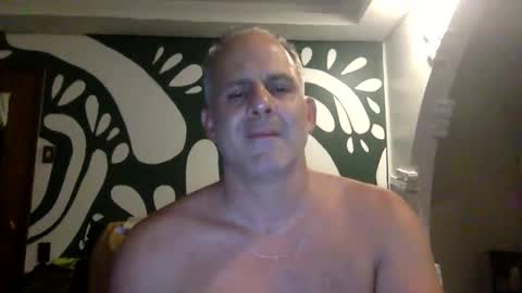 Snapshot of master_cuck2000 chatting on December 8, 7:05 am master_cuck2000 online show from December 8, 7:05 am