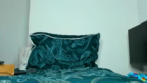 Snapshot of master_dominant_777 chatting on June 13, 10:18 pm master_dominant_777 online show from June 13, 10:18 pm