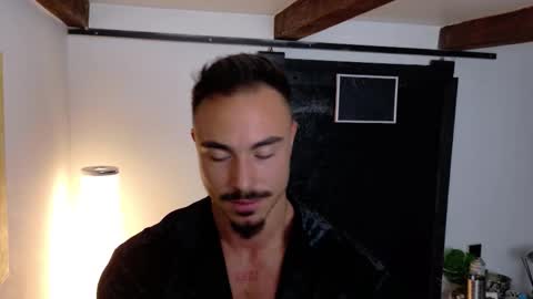 Snapshot of master_lukass chatting on November 10, 10:03 am master_lukass online show from November 10, 10:03 am