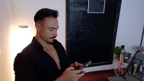 Snapshot of master_lukass chatting on November 12, 10:15 am master_lukass online show from November 12, 10:15 am