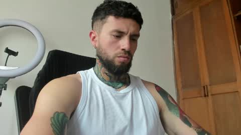 Snapshot of master_steven_01 chatting on April 6, 3:35 pm steven online show from April 6, 3:35 pm