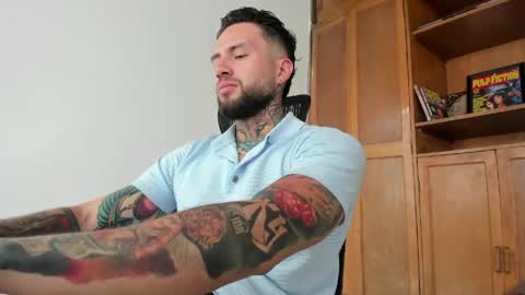 Snapshot of master_steven_01 chatting on April 27, 3:10 pm steven online show from April 27, 3:10 pm