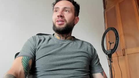 Snapshot of master_steven_01 chatting on May 16, 1:54 pm steven online show from May 16, 1:54 pm