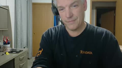 Snapshot of master_thorn chatting on December 1, 3:11 am Master Thorn online show from December 1, 3:11 am