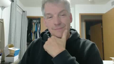 Snapshot of master_thorn chatting on December 2, 3:34 am Master Thorn online show from December 2, 3:34 am