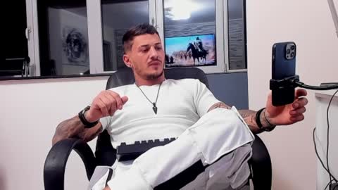 Snapshot of masterchris12 chatting on December 11, 8:28 pm masterchris12 online show from December 11, 8:28 pm