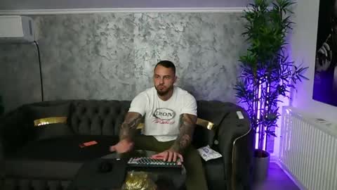 Snapshot of masterkingmuscle chatting on April 30, 9:08 pm masterkingmuscle online show from April 30, 9:08 pm