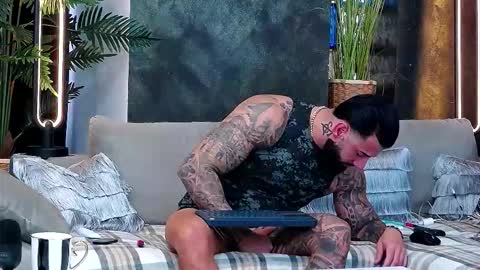 masterkingofmuscle online show from November 18, 7:35 am