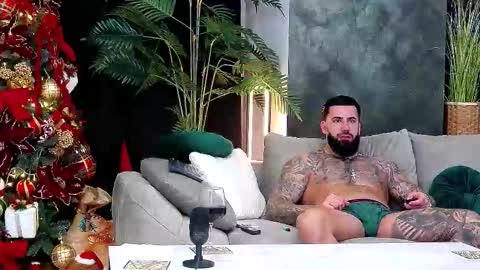 Snapshot of masterkingofmuscle chatting on December 17, 9:54 pm masterkingofmuscle online show from December 17, 9:54 pm