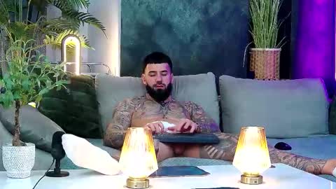 Snapshot of masterkingofmuscle chatting on March 3, 8:59 pm masterkingofmuscle online show from March 3, 8:59 pm