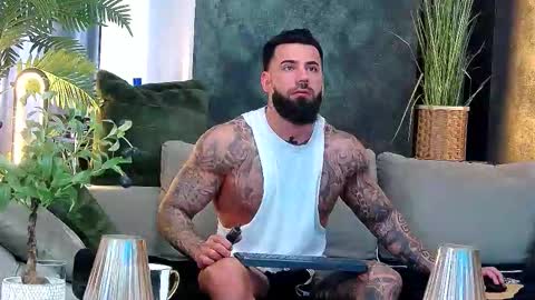 Snapshot of masterkingofmuscle chatting on March 25, 9:26 am masterkingofmuscle online show from March 25, 9:26 am