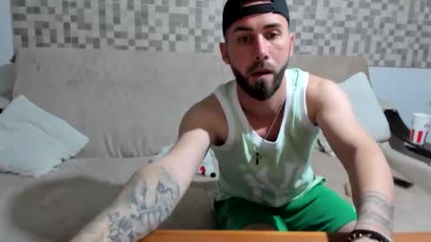 Snapshot of mastermusclejon chatting on April 2, 8:39 pm Jon online show from April 2, 8:39 pm