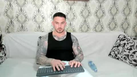 Snapshot of mastermusclejon chatting on April 9, 9:09 pm Jon online show from April 9, 9:09 pm