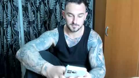 Snapshot of mastermusclejon chatting on April 17, 7:39 pm Jon online show from April 17, 7:39 pm