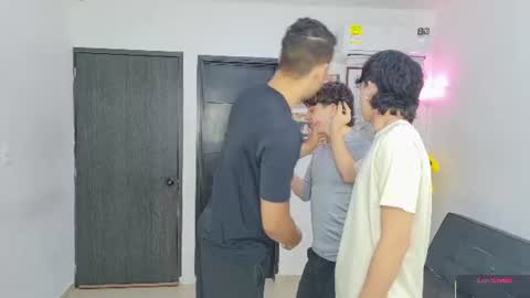 Team Cris Darwin- Fernando- Stiven- David online show from June 15, 11:12 am
