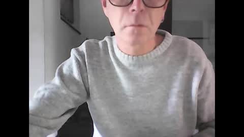 Snapshot of mastroitaliano chatting on December 3, 9:44 am mastroitaliano online show from December 3, 9:44 am