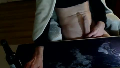 Snapshot of masturbatemindbreaker chatting on February 11, 9:56 pm MasturbateMindbreaker online show from February 11, 9:56 pm